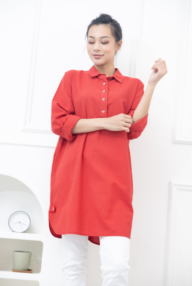 긴팔 襯衫領側邊鈕扣長版上衣 / 大紅色