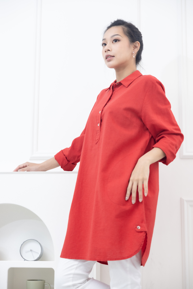 긴팔 襯衫領側邊鈕扣長版上衣 / 大紅色