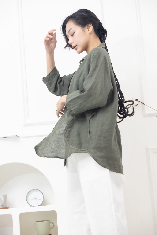 셔츠 素面大圓口袋寬版襯衫 / 軍綠色