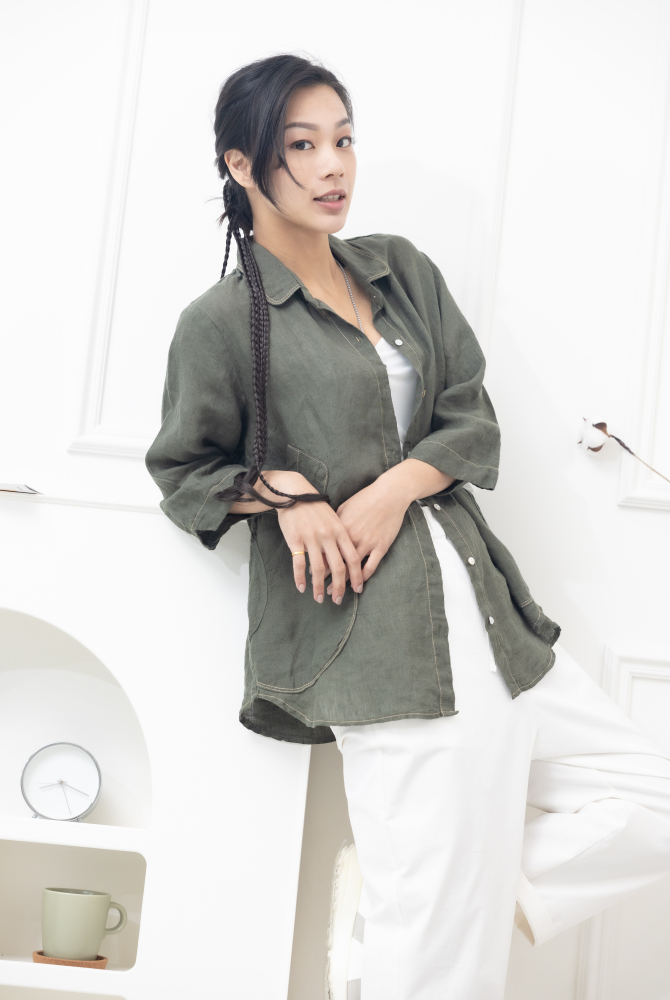 셔츠 素面大圓口袋寬版襯衫 / 軍綠色