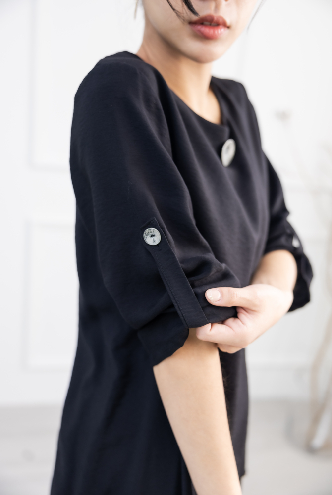 긴팔 大顆鈕扣七分袖上衣 / 黑色