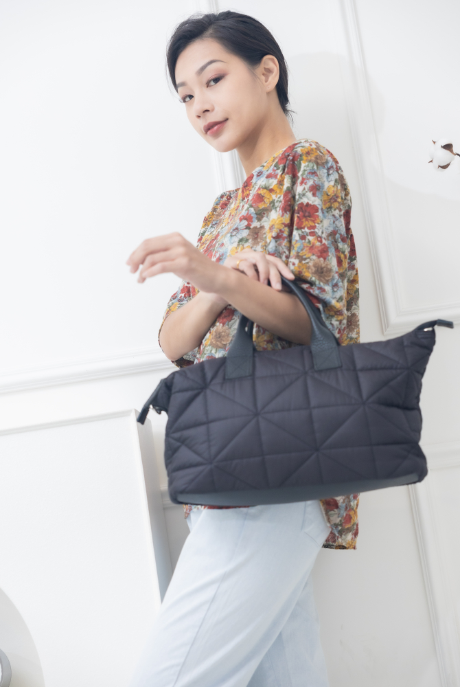 가방 三腳縫線PU皮帶子手提包 / 黑色