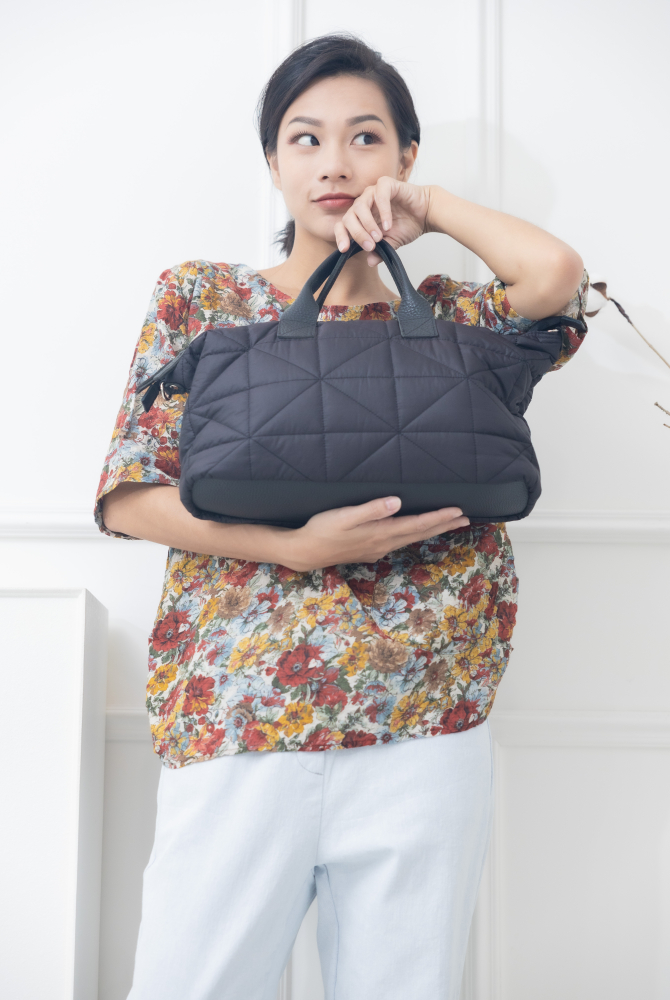 가방 三腳縫線PU皮帶子手提包 / 黑色