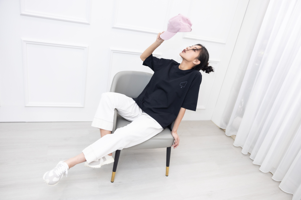 긴 바지 大口袋反摺褲腳牛仔長褲 / 水洗白