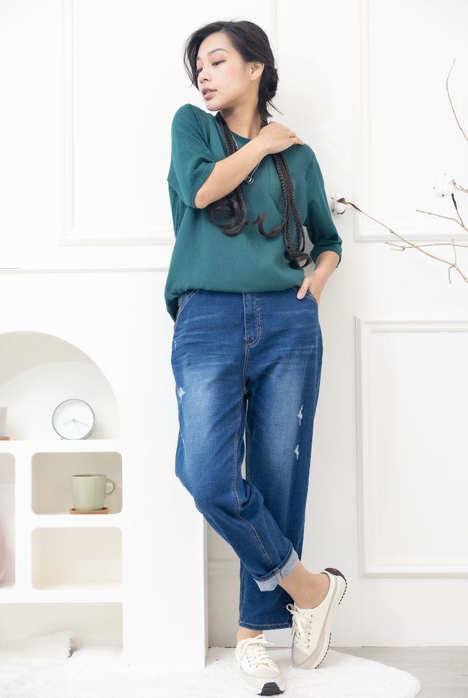 긴 바지 釘扣微刷破管牛仔褲 / 深藍色