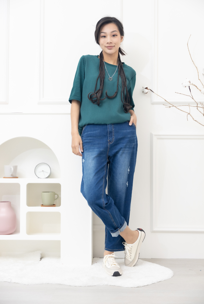 긴 바지 釘扣微刷破管牛仔褲 / 深藍色