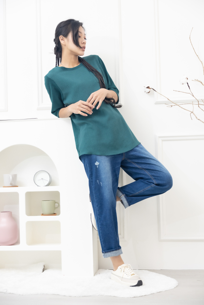 긴 바지 釘扣微刷破管牛仔褲 / 深藍色