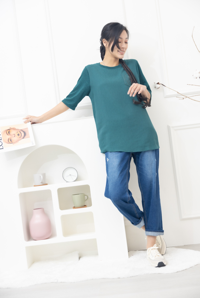 긴 바지 釘扣微刷破管牛仔褲 / 深藍色