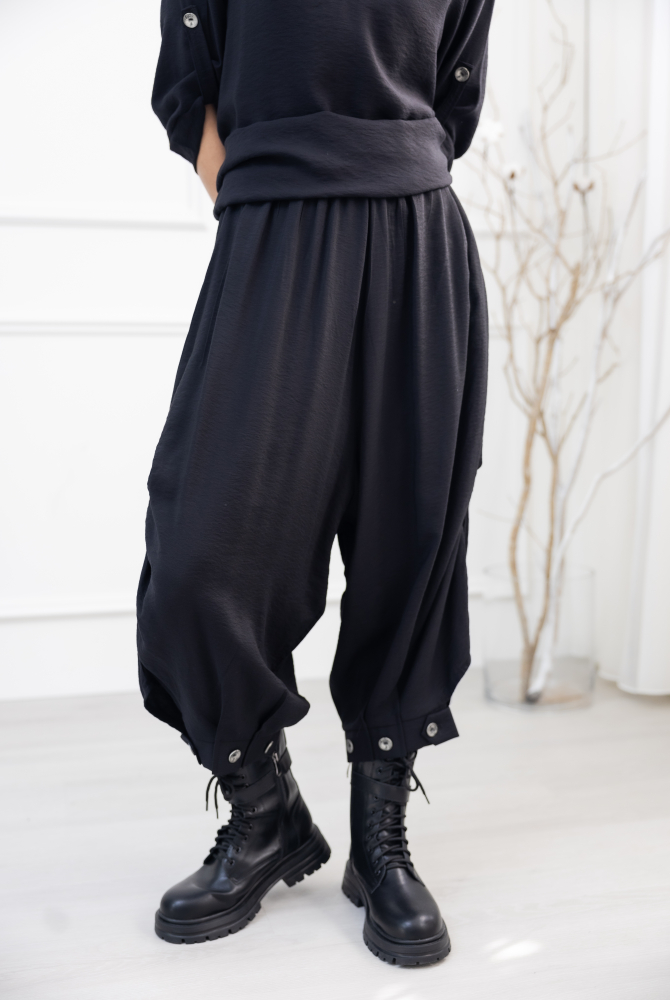 긴 바지 鈕扣褲腳長褲 / 黑色