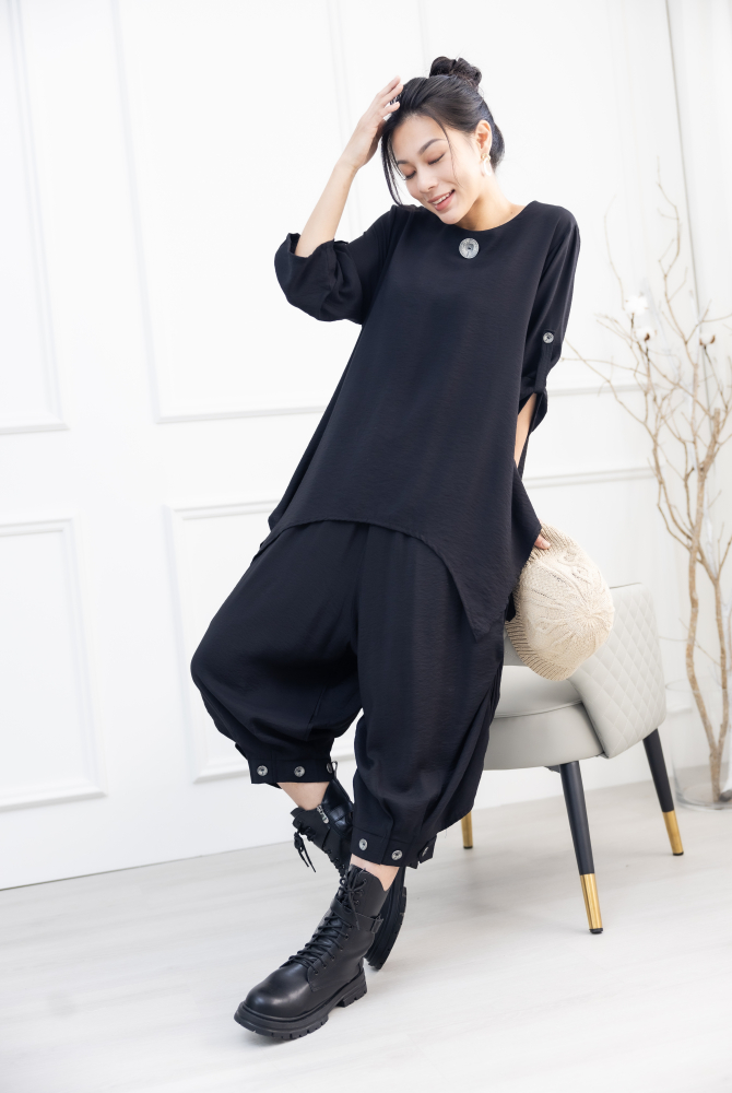 긴 바지 鈕扣褲腳長褲 / 黑色