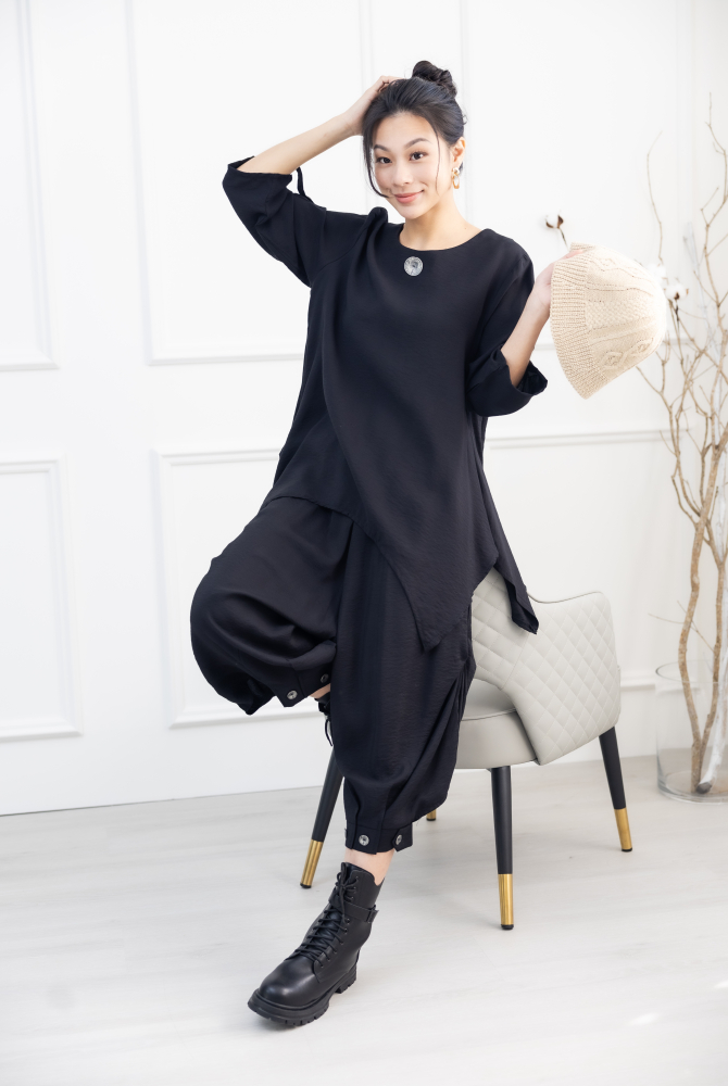 긴 바지 鈕扣褲腳長褲 / 黑色