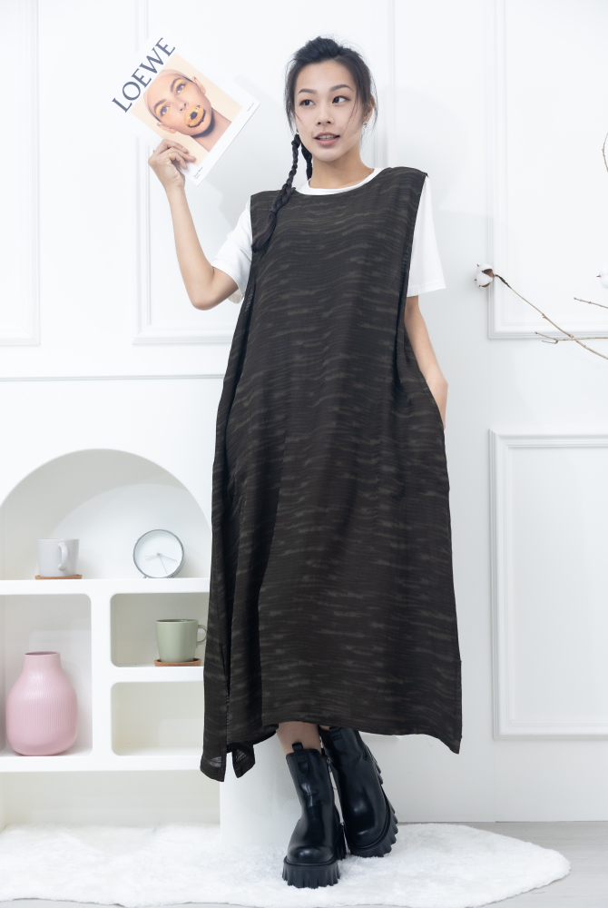 원피스 不規則橫織暈染感無袖洋裝 / 墨綠色