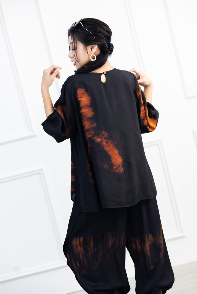 긴팔 橘黃暈染7分泡泡袖上衣 / 黑色