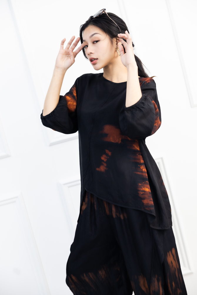 긴팔 橘黃暈染7分泡泡袖上衣 / 黑色