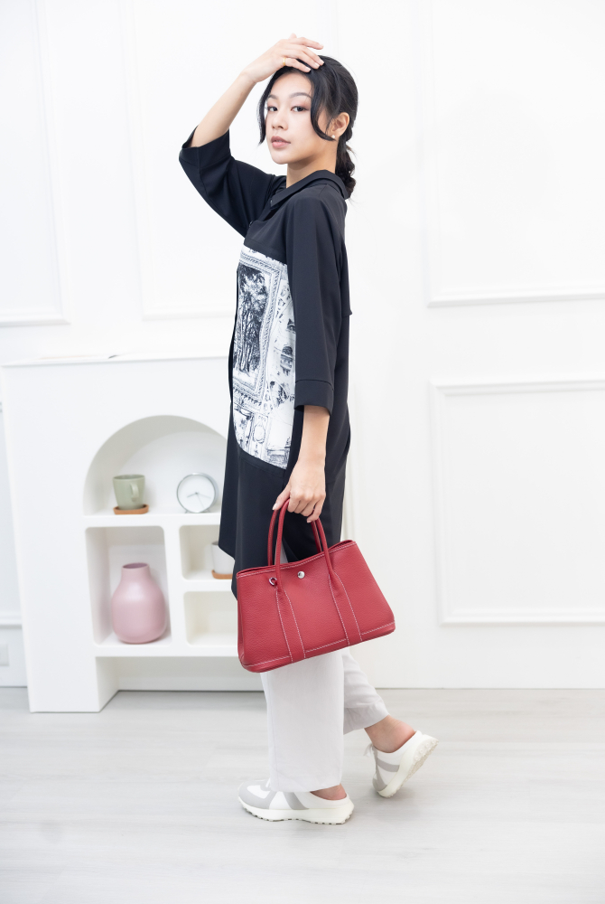 긴팔 風景照印花拼接黑緞帶長版上衣 / 黑色