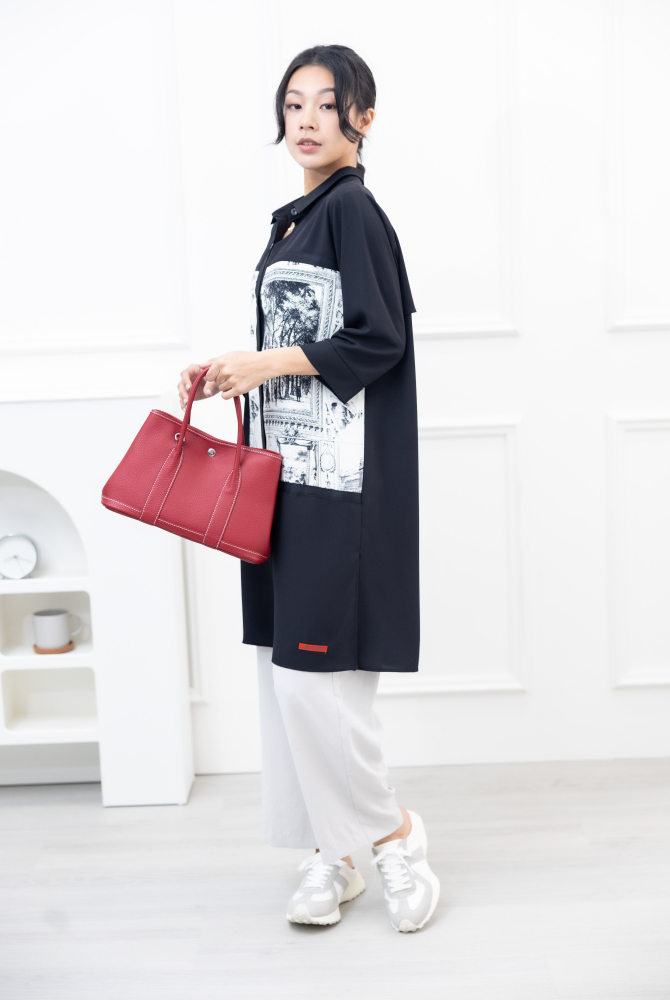 긴팔 風景照印花拼接黑緞帶長版上衣 / 黑色