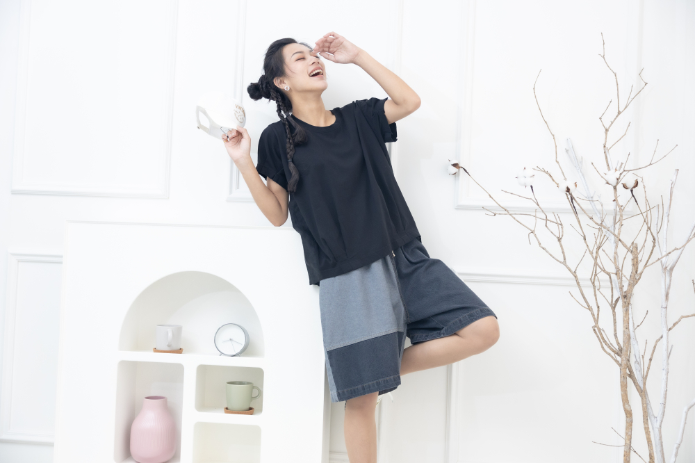 반팔 素面小圓領彈性棉上衣 / 黑色