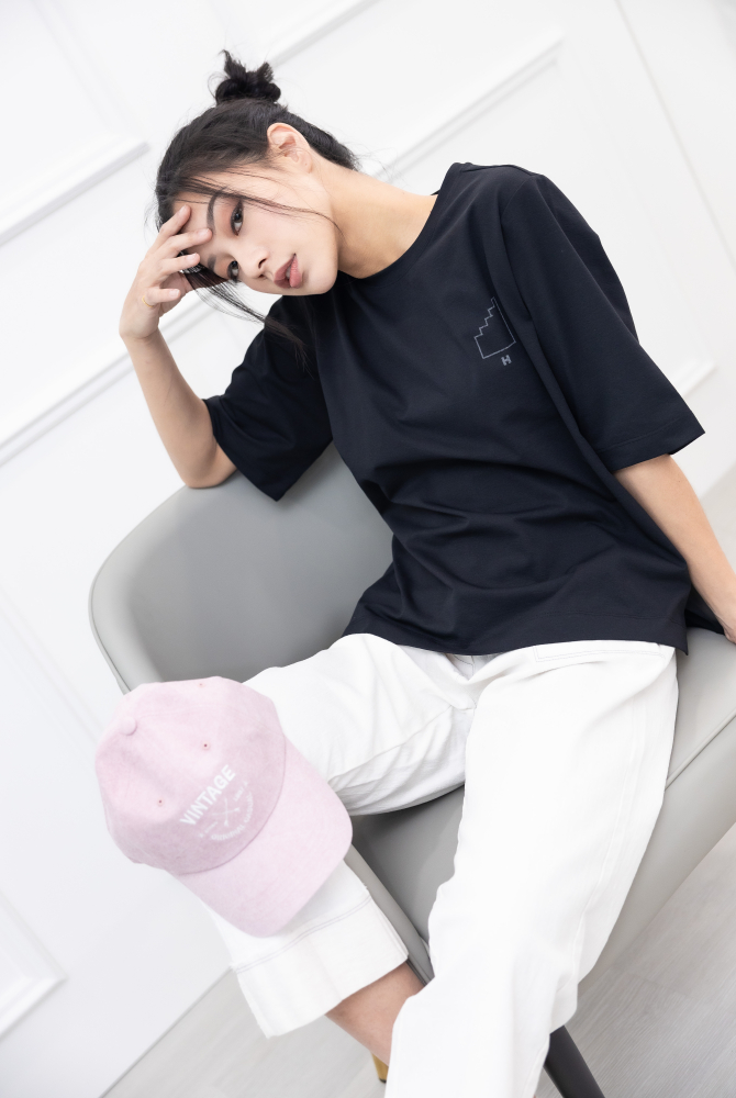 반팔 白線樓梯短袖上衣 / 黑色