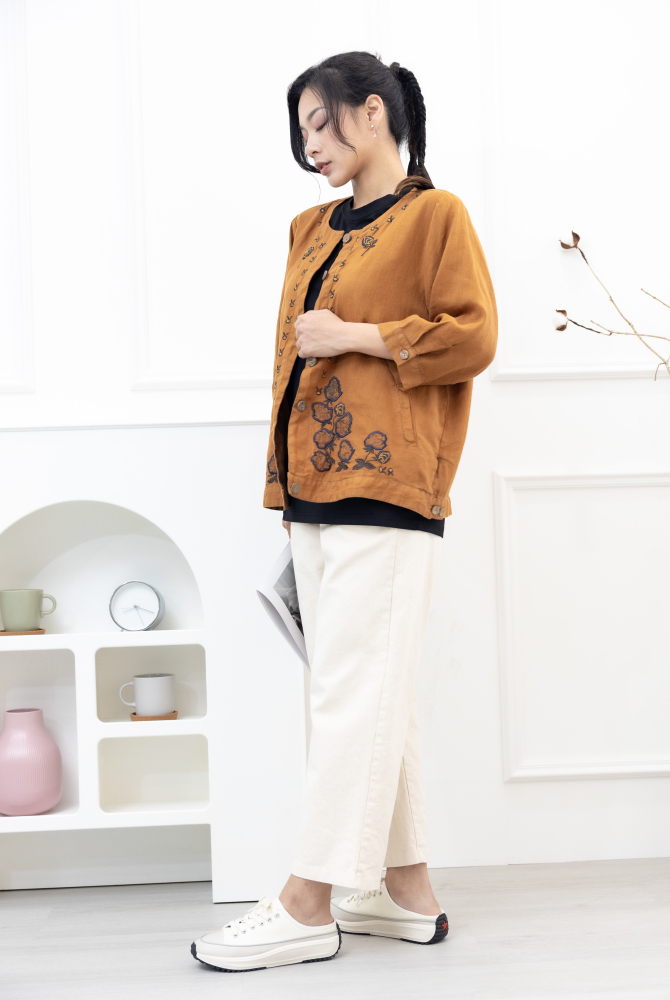 셔츠 衣襟刺繡棉麻襯衫 / 土黃色