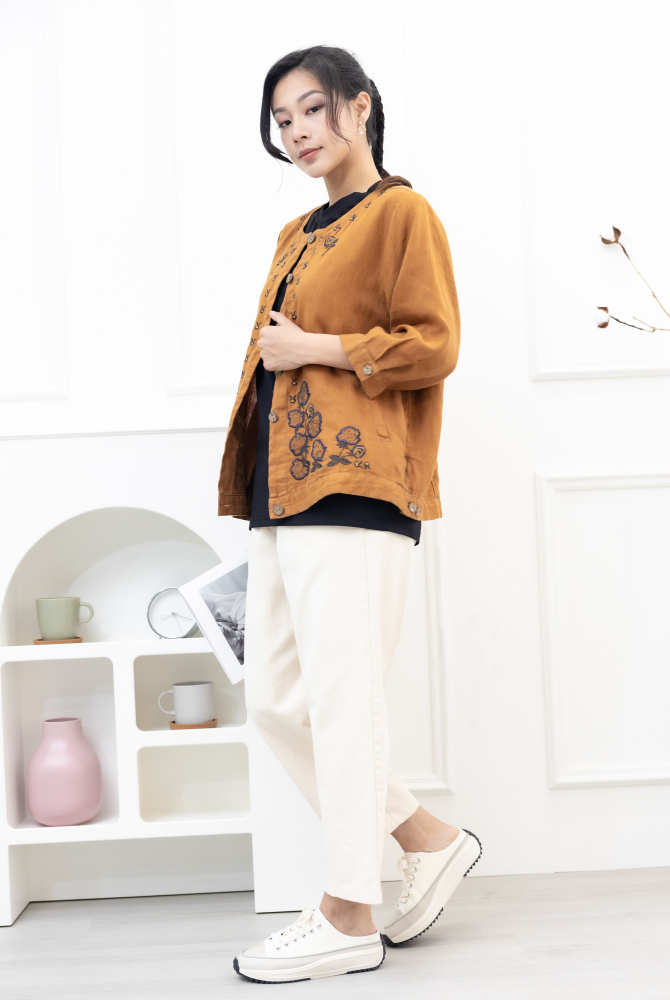 셔츠 衣襟刺繡棉麻襯衫 / 土黃色