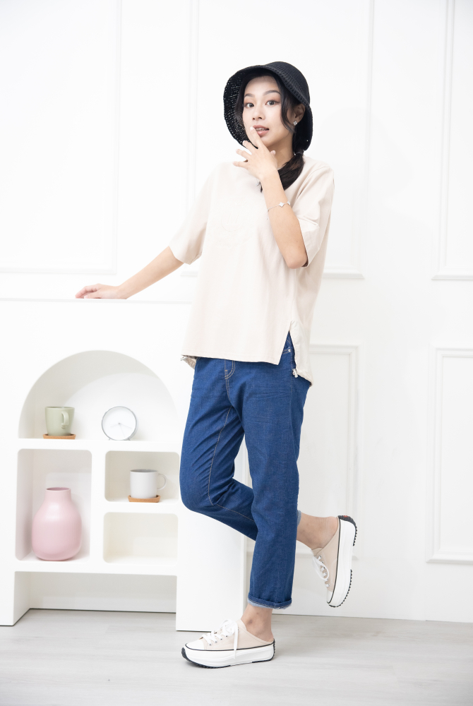 반팔 M字花紋刺繡短袖上衣 / 米漿色