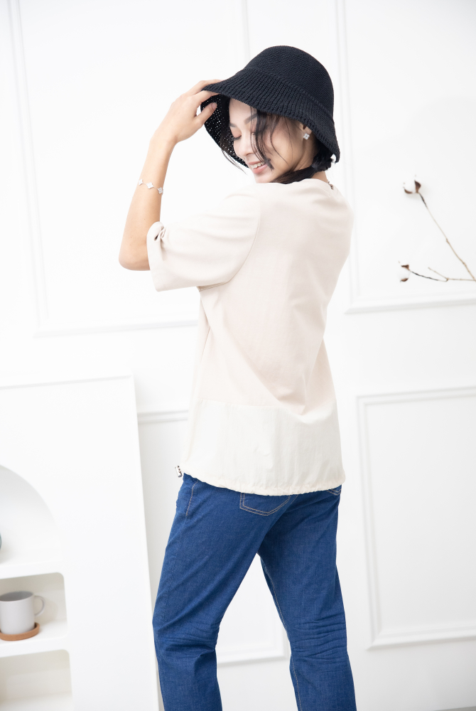 반팔 M字花紋刺繡短袖上衣 / 米漿色