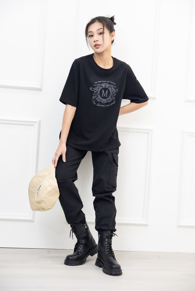 반팔 M字花紋刺繡短袖上衣 / 黑色