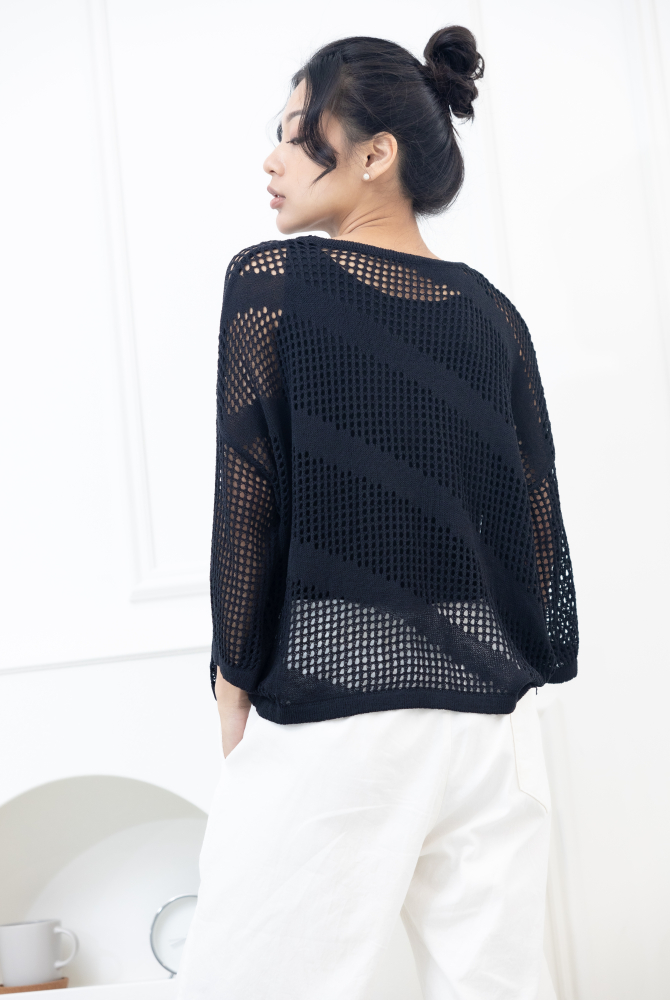긴팔 簍空洞洞長袖上衣 / 黑色