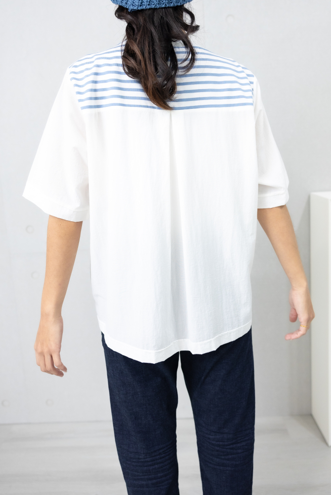 반팔 背後異材質短袖上衣 / 白藍條紋