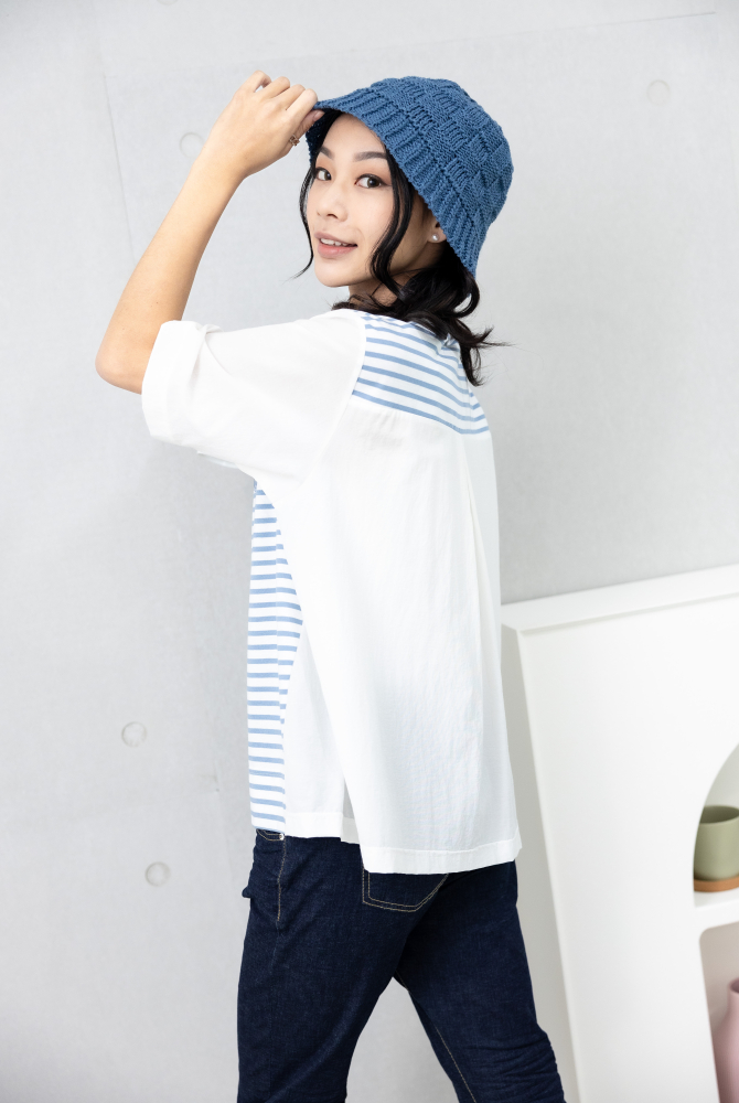 반팔 背後異材質短袖上衣 / 白藍條紋