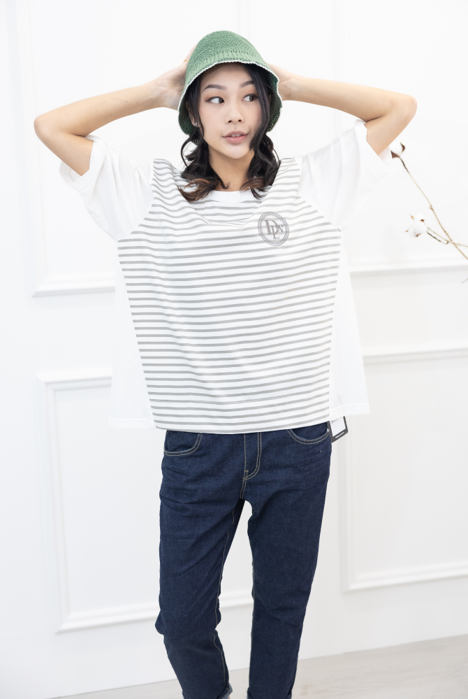 반팔 背後異材質短袖上衣 / 白灰條紋