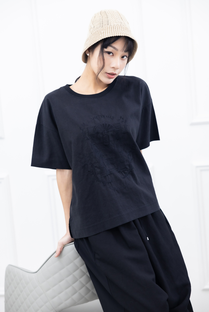 반팔 圖騰全素色短袖上衣 / 黑色