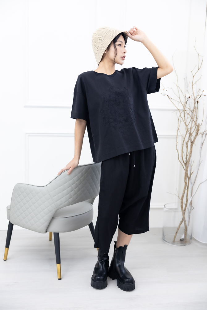 반팔 圖騰全素色短袖上衣 / 黑色