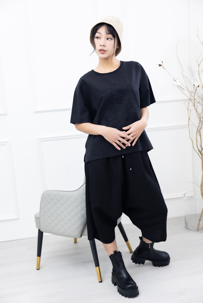 반팔 圖騰全素色短袖上衣 / 黑色