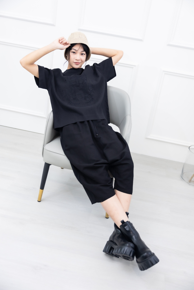 반팔 圖騰全素色短袖上衣 / 黑色