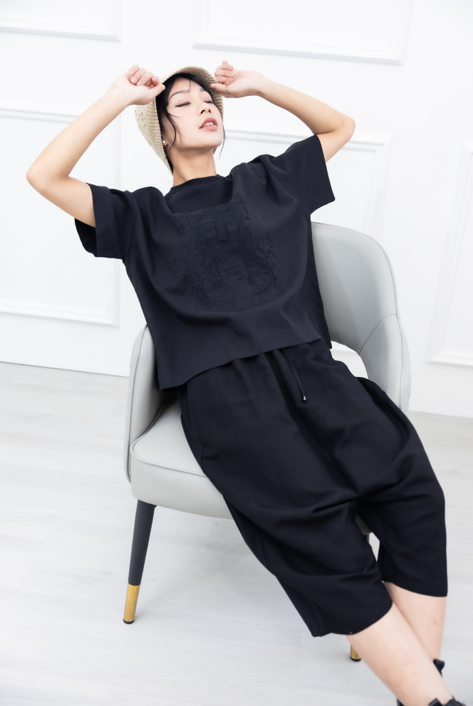 반팔 圖騰全素色短袖上衣 / 黑色