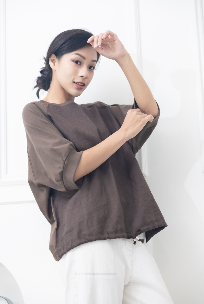 반팔 前後異材質衣襬抽繩短袖上衣 / 咖啡色