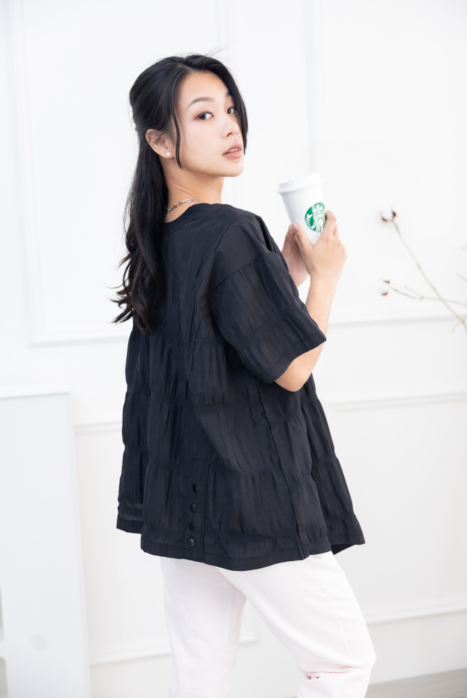 반팔 抓皺感下擺不對稱短袖上衣 / 黑色