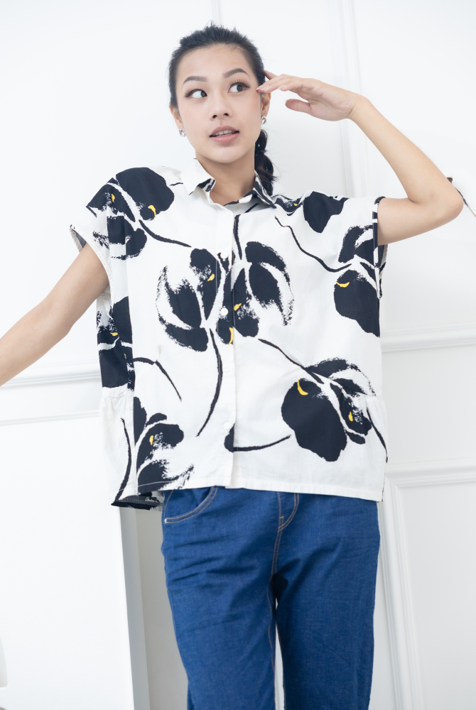 반팔 黑色水彩大花無袖襯衫 / 白色
