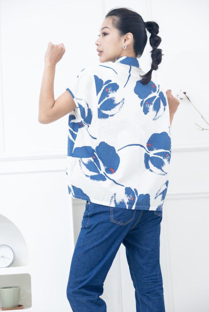 반팔 藍色水彩大花無袖襯衫 / 白色