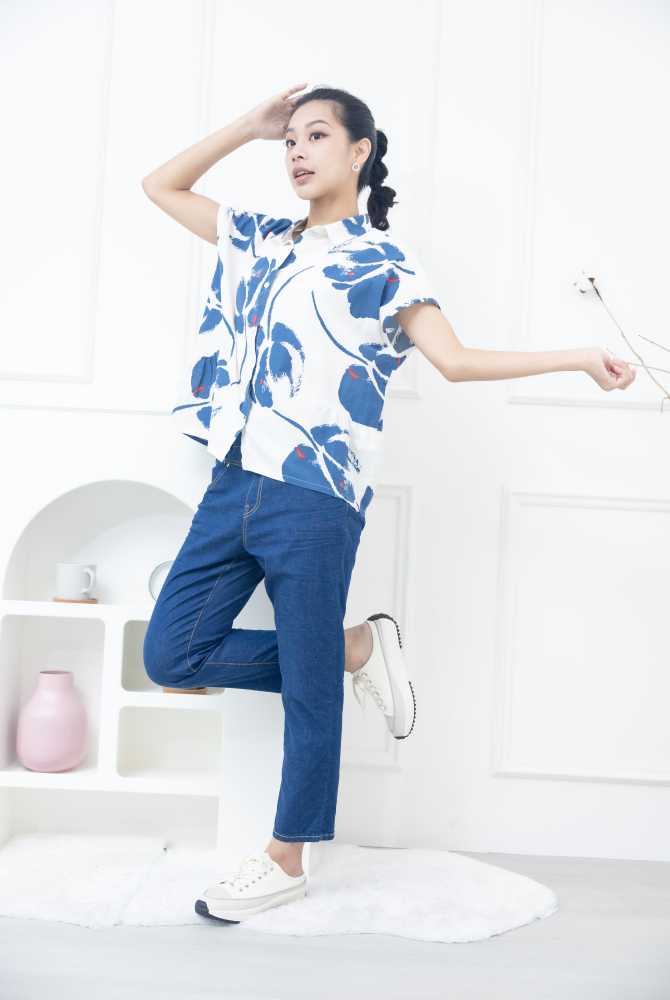 반팔 藍色水彩大花無袖襯衫 / 白色