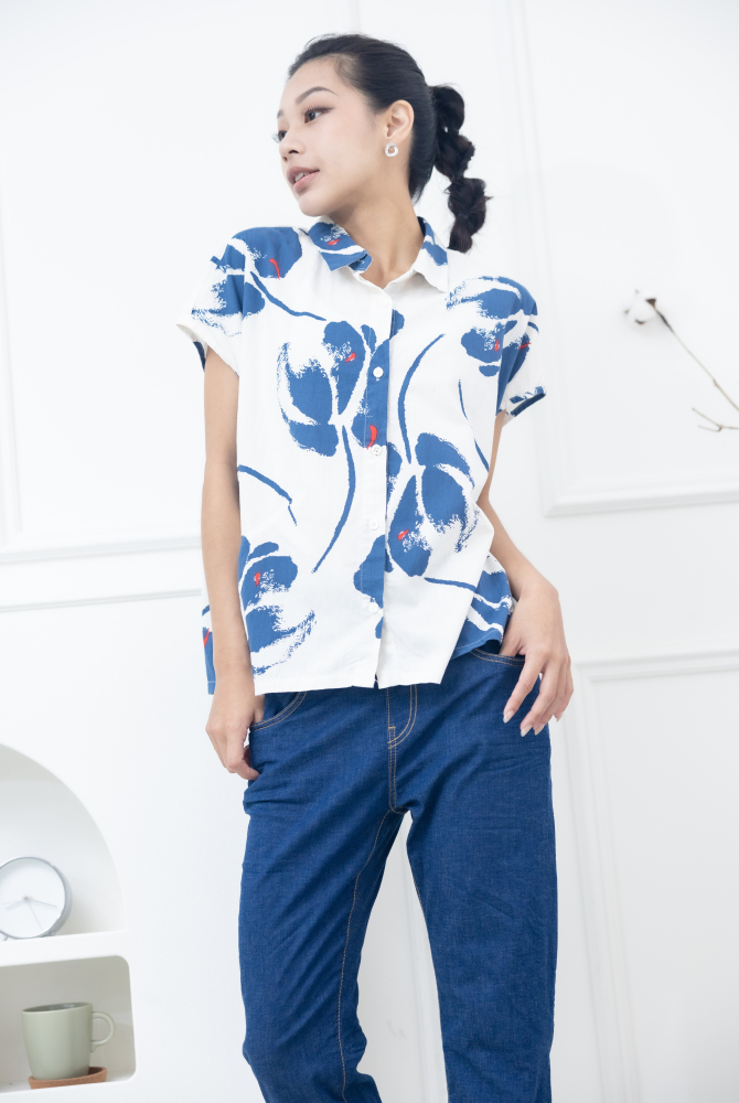 반팔 藍色水彩大花無袖襯衫 / 白色