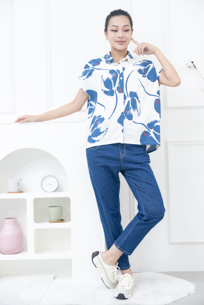 반팔 藍色水彩大花無袖襯衫 / 白色