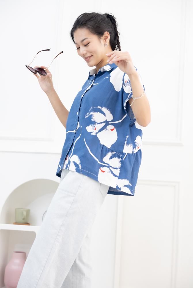 반팔 白色水彩大花短袖上衣 / 藍色