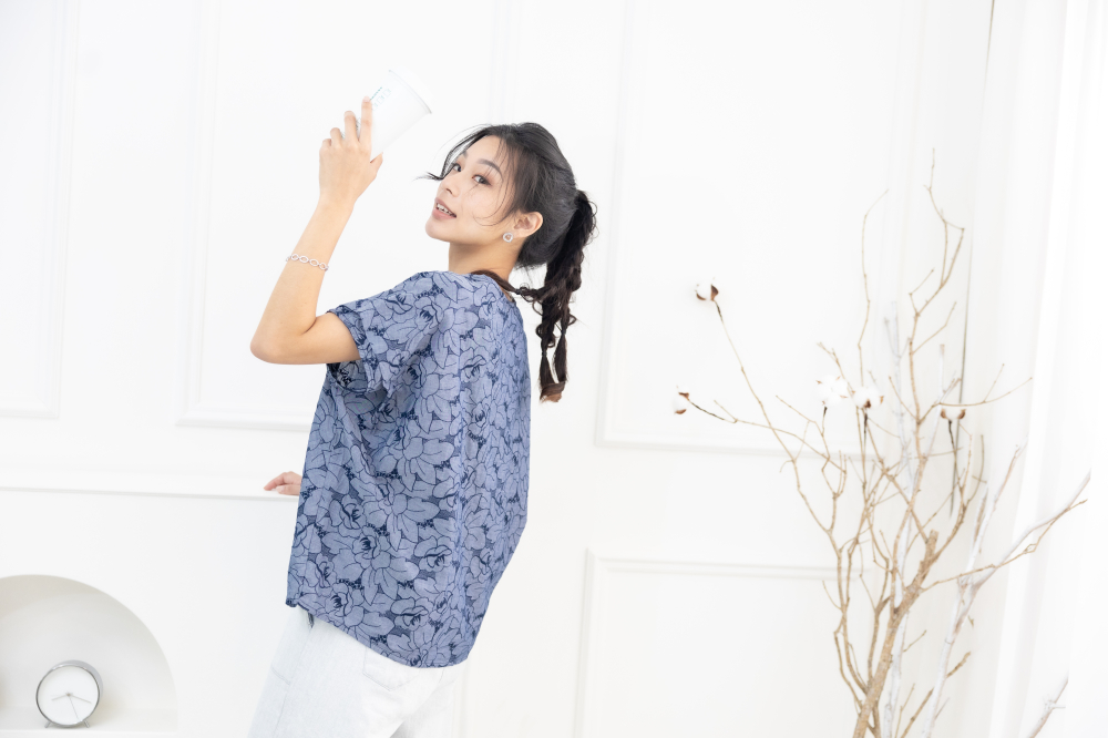 반팔 藍色繡花短袖上衣 / 牛仔藍色