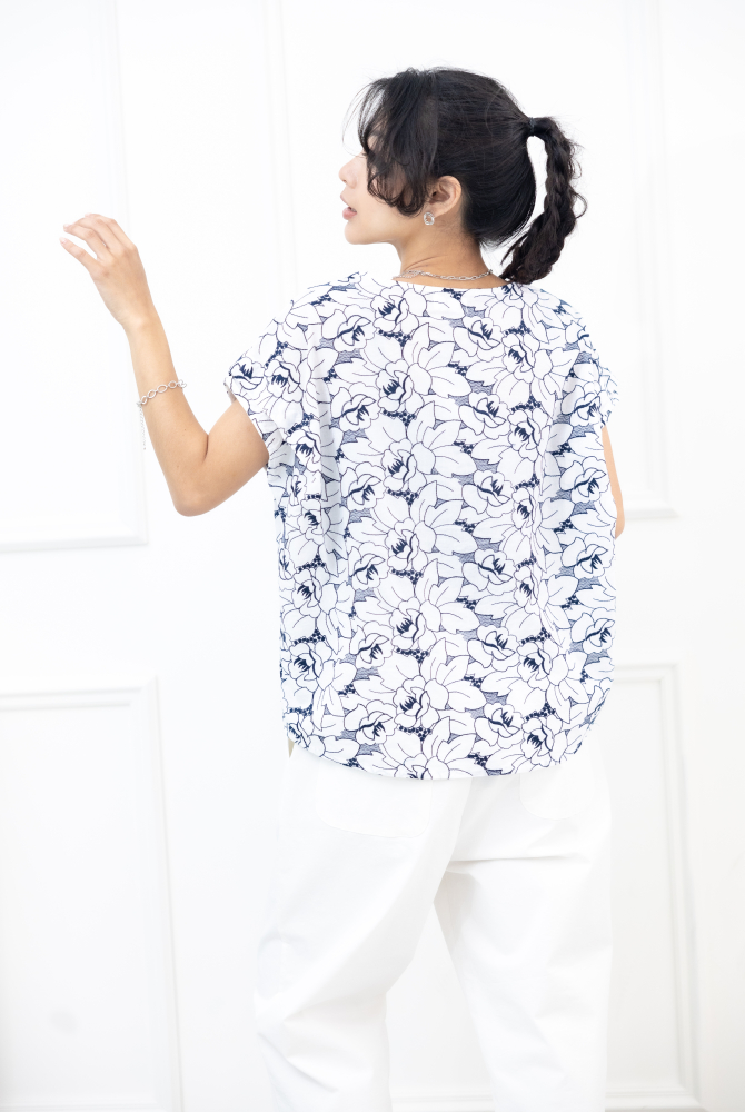 반팔 藍色繡花短袖上衣 / 白色