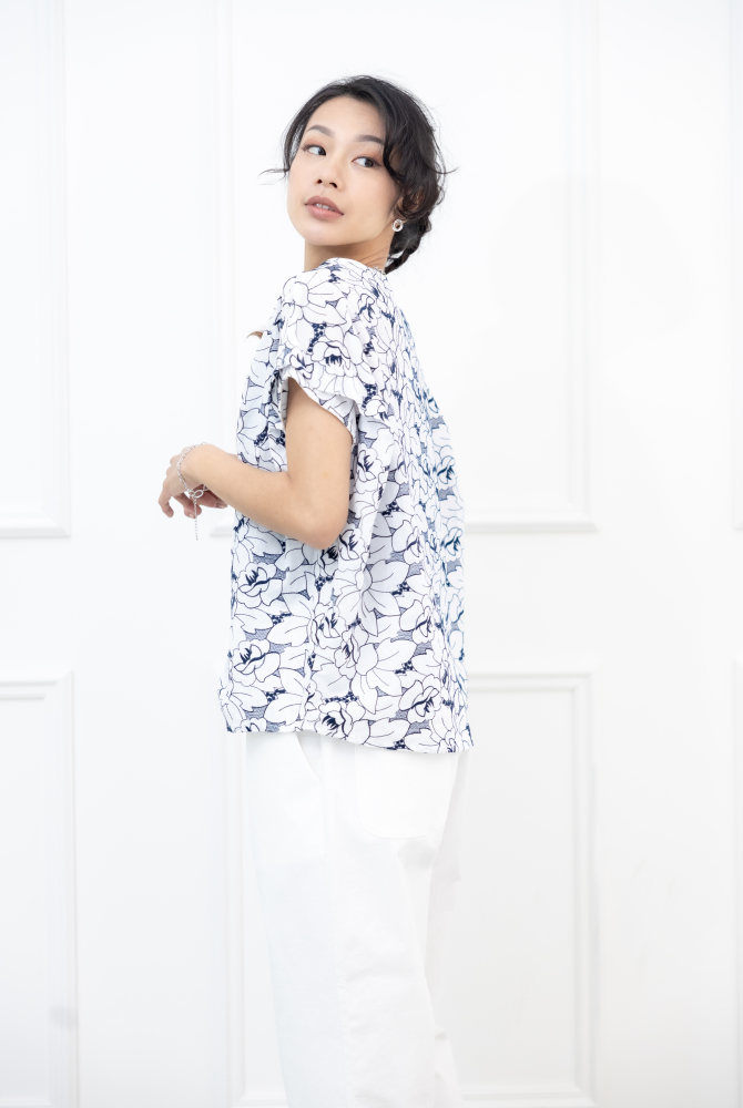 반팔 藍色繡花短袖上衣 / 白色