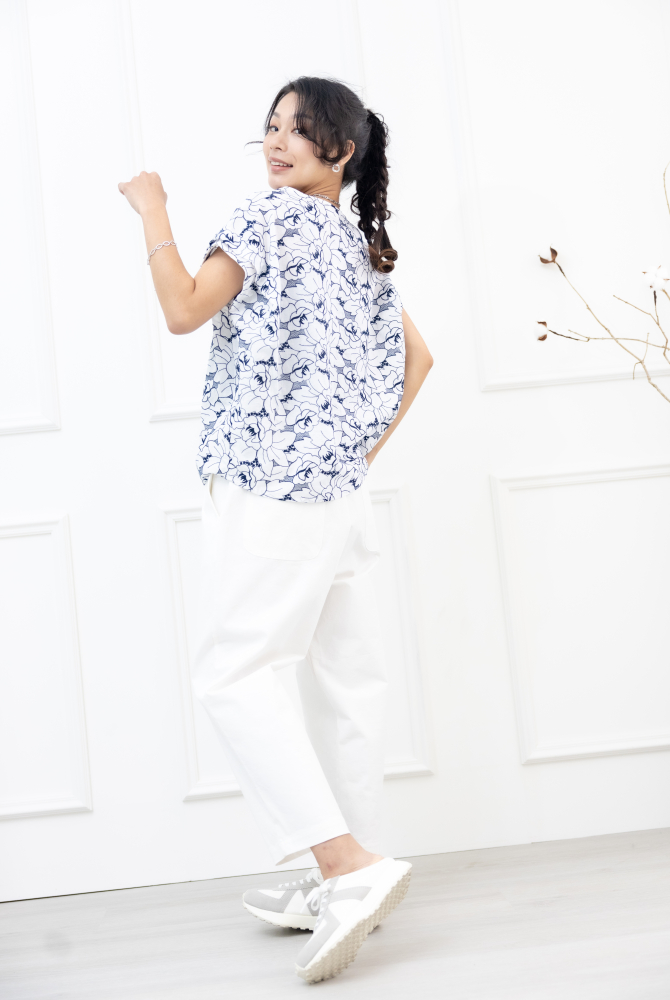 반팔 藍色繡花短袖上衣 / 白色