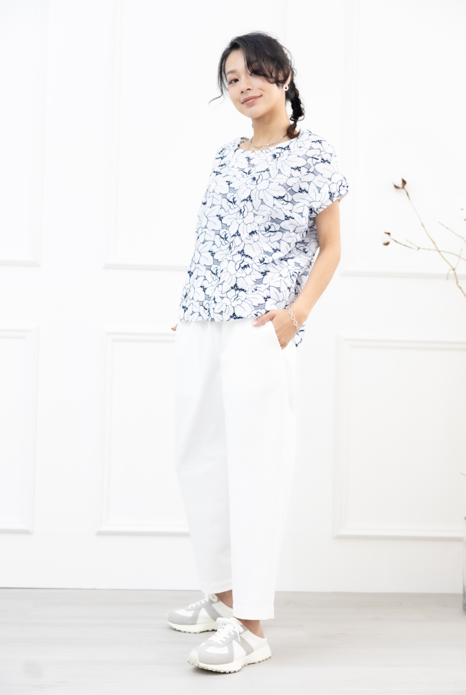 반팔 藍色繡花短袖上衣 / 白色