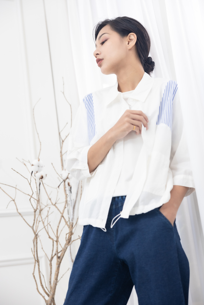 긴팔 肩下藍條紋寬版長袖襯衫 / 白色